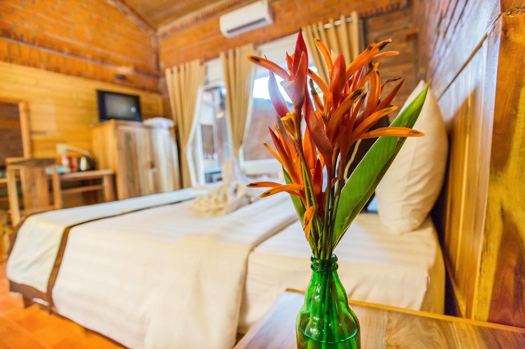 Sen Viet Phu Quoc Resort, Sport & Spa Exterior photo